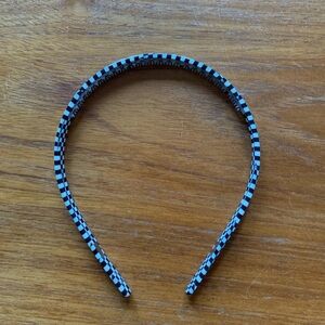 Machete headband in black and white checker pattern